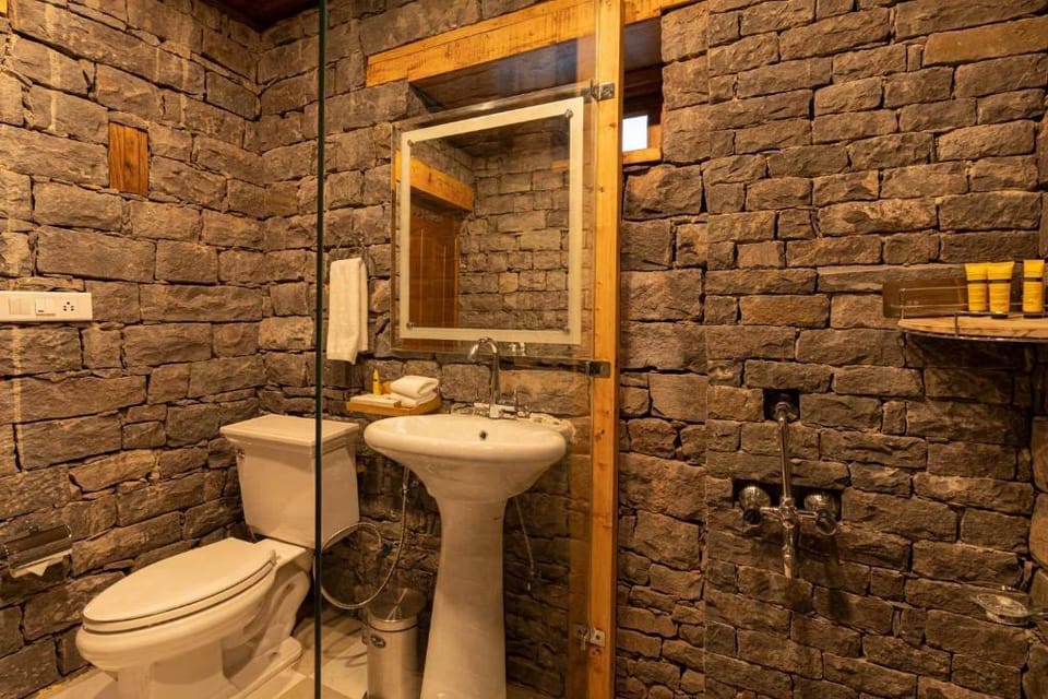 Four Bedroom Hideaway Cottage With Jacuzzi Vacation rental in Himachal Pradesh