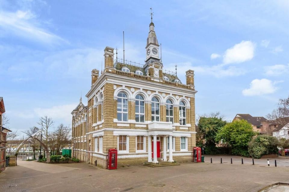 The Old Town Hall Apartment in Staines-upon-Thames
