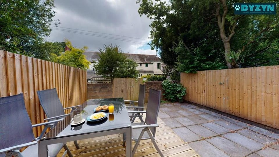 The Hideaway Apt 2 - Garden - Roath Park - Pets Al Vacation rental in Cardiff
