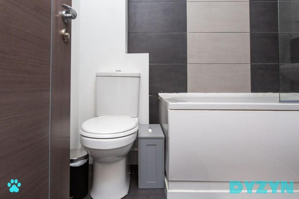 The Hideaway Apt 3 - Roath Park - Cozy Stay - Dyzy Vacation rental in Cardiff