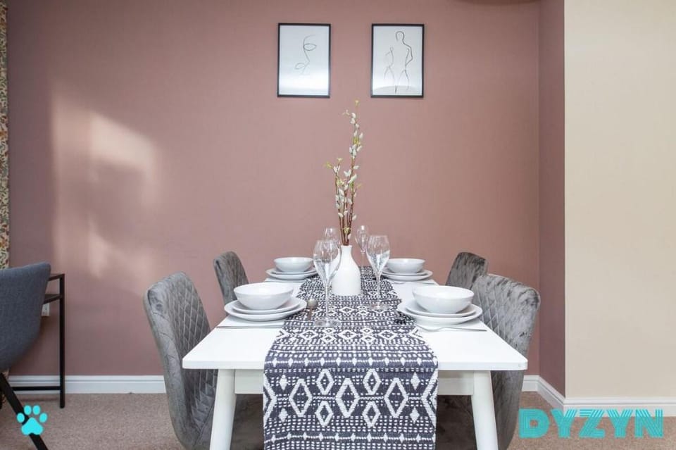 The Loft - Parking - Cardiff Bay -Sky Sports Vacation rental in Cardiff