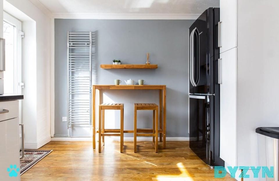 Schooner Way - Dyzyn Living Vacation rental in Cardiff