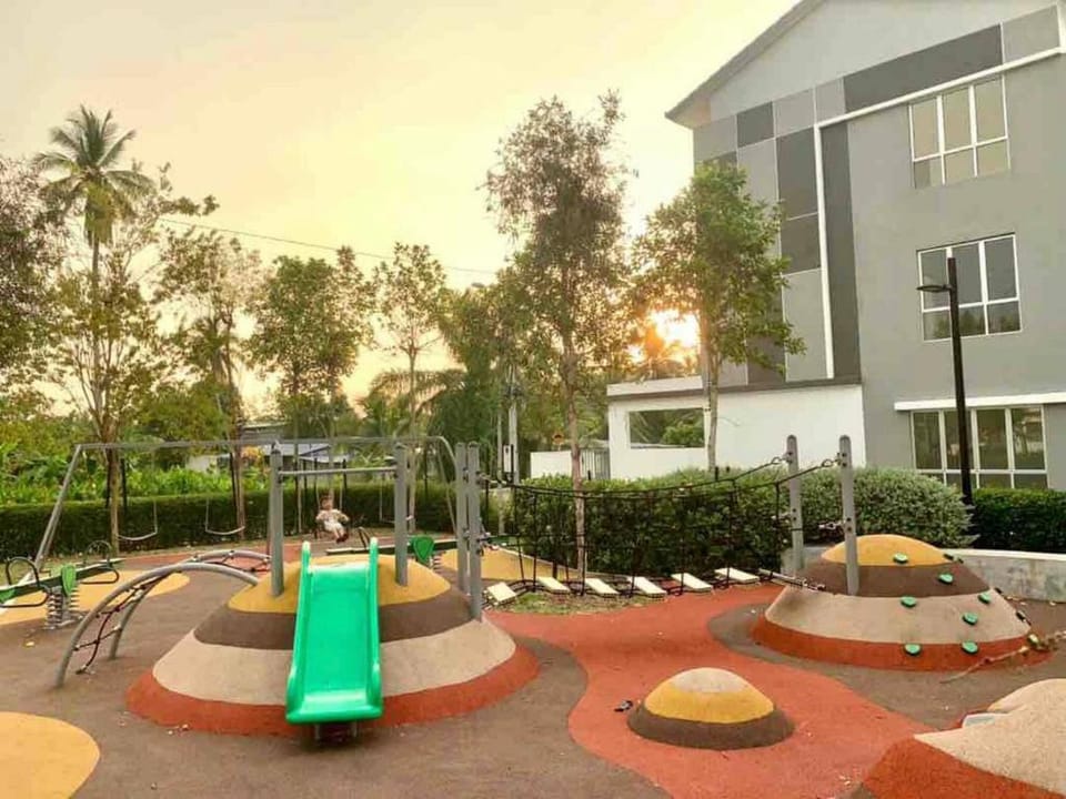 MoonLight Sweet Home Kuala Selangor (20pax)Karaoke Vacation rental in Selangor, Malaysia