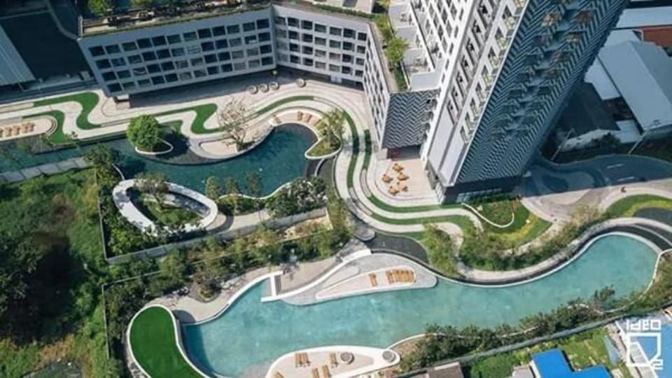 Resort style condo, high floor studio, pool view Apartment in Bangkok