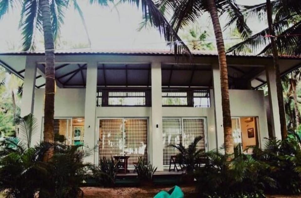 IRISH Style Sea facing White House Vacation rental in Mumbai