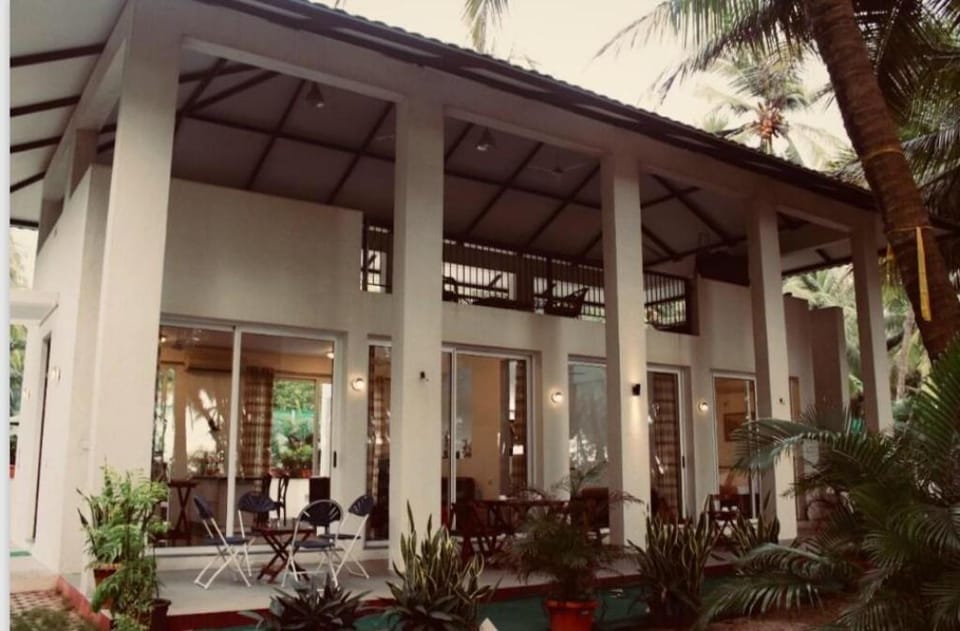 IRISH Style Sea facing White House Vacation rental in Mumbai