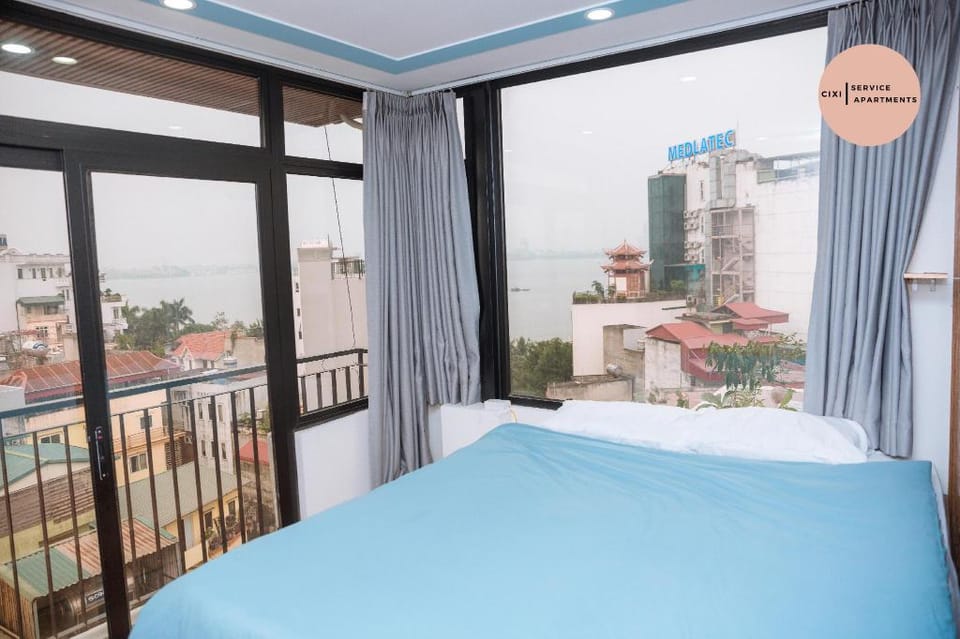 Cozy Studio With Best Lake View Apartment in Hanoi