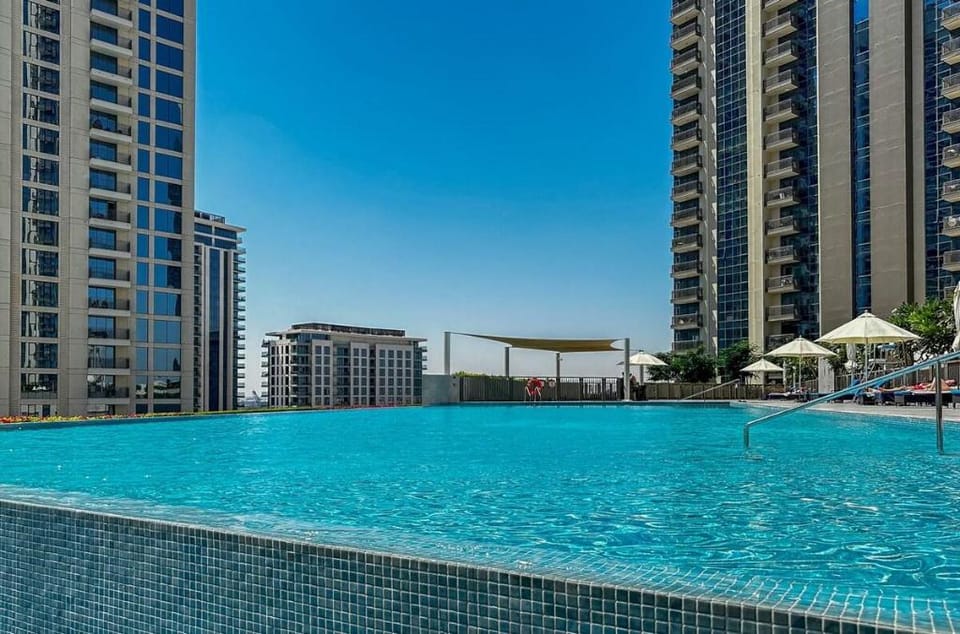 New! Luxurious living Dubai Creek Balcony & View Apartment in Dubai