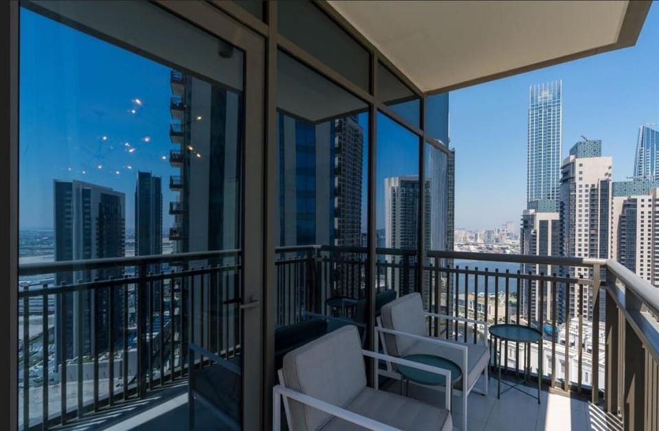New! Luxurious living Dubai Creek Balcony & View Apartment in Dubai