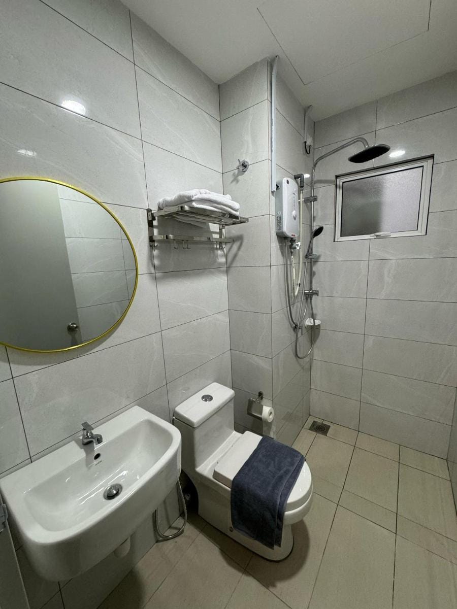Amber Cove Seaview I MUJI 2BR I Game Room I 3-9pax Apartment in Malacca