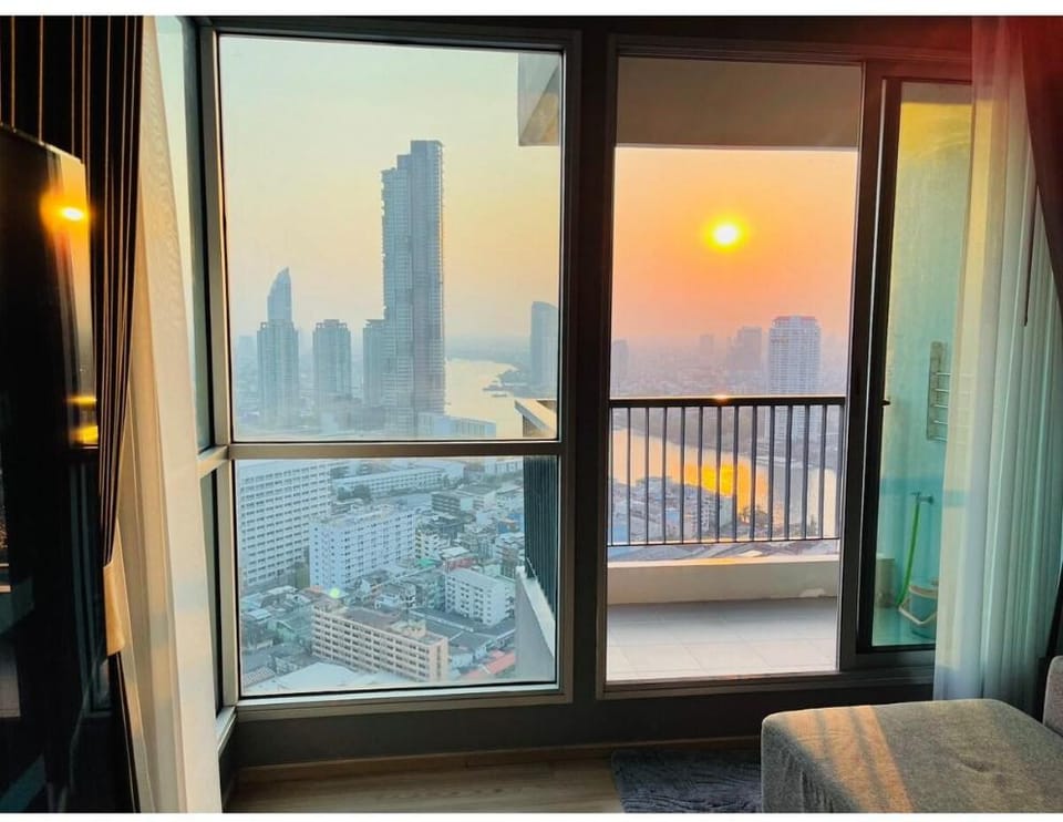 Life by the River & Urban BKK/ 2BR/2 mins to BTS Apartment in Bangkok