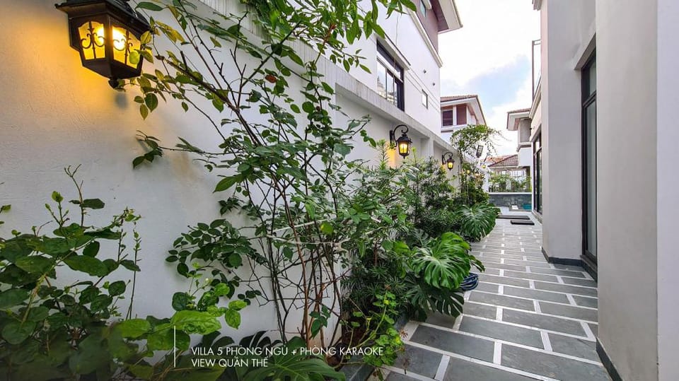 Phoenix Villas FLC HaLong  5BR, Pool, Karaoke 925 Villa in Laos