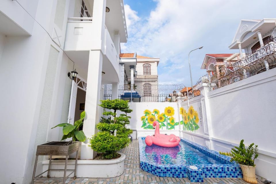 Palm Villa 3: 5 Bedroom Back Beach [Vung Tau] Villa in Vung Tau