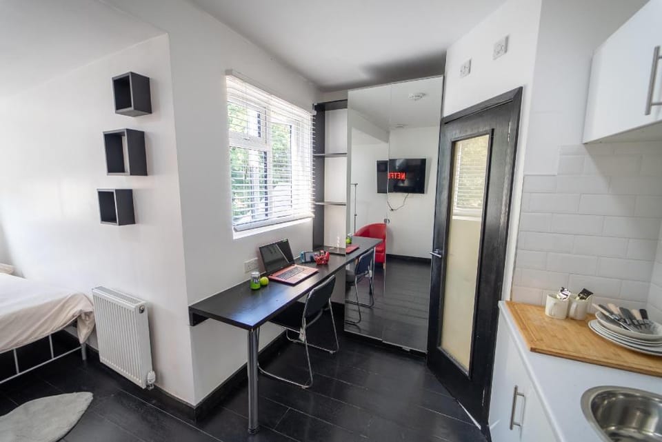 39 North road Studios near QE and UOB  Apartment in Birmingham
