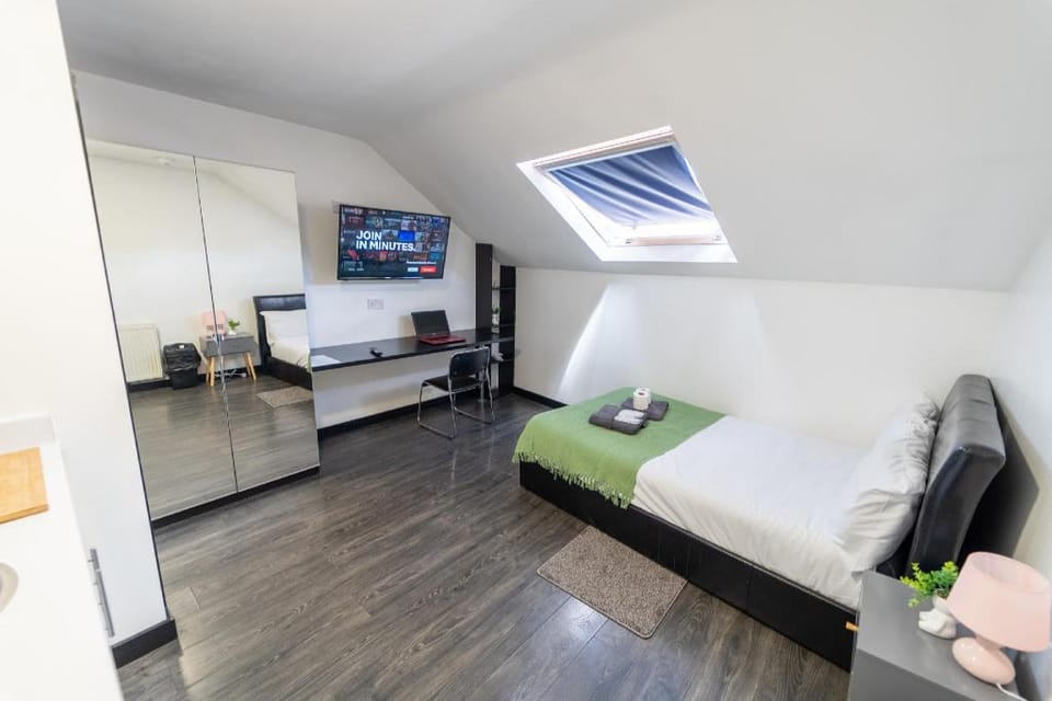 23 North road Studios near QE and UOB Hotel in Birmingham
