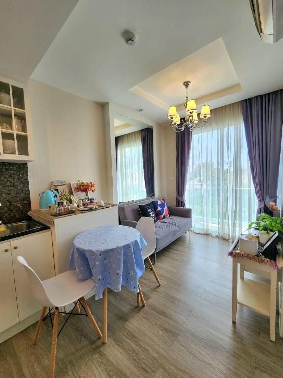 Aster Room Triple plus@ The Blux Condo B Apartment in Chon Buri Changwat
