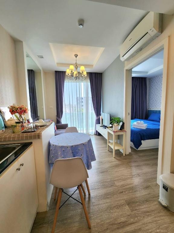 Aster Room Triple plus@ The Blux Condo B Apartment in Chon Buri Changwat