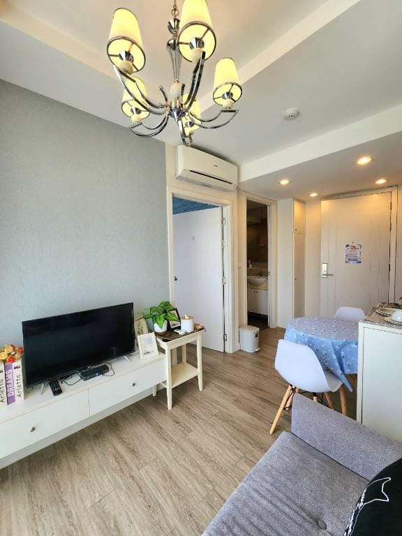 Aster Room Triple plus@ The Blux Condo B Apartment in Chon Buri Changwat