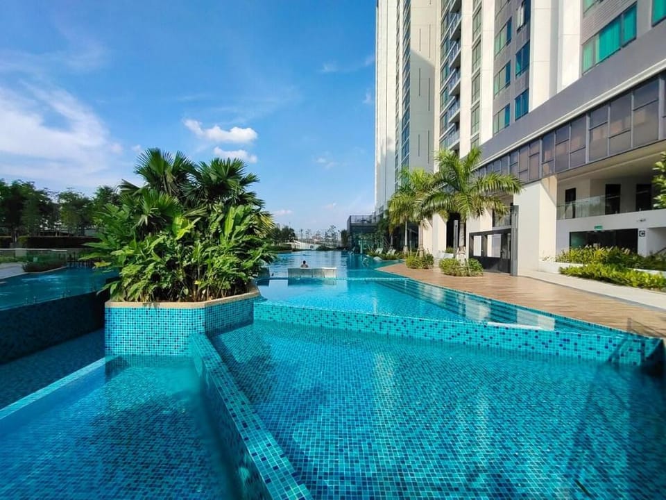 Elegant & Spacious Home near Sunway Lagoon Pyramid Apartment in Subang Jaya