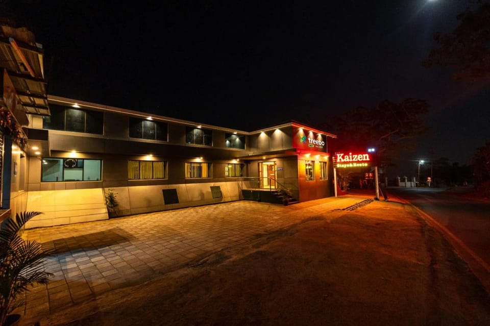 Treebo Kaizen, 3 Kms From Paragliding Hotel in Maharashtra
