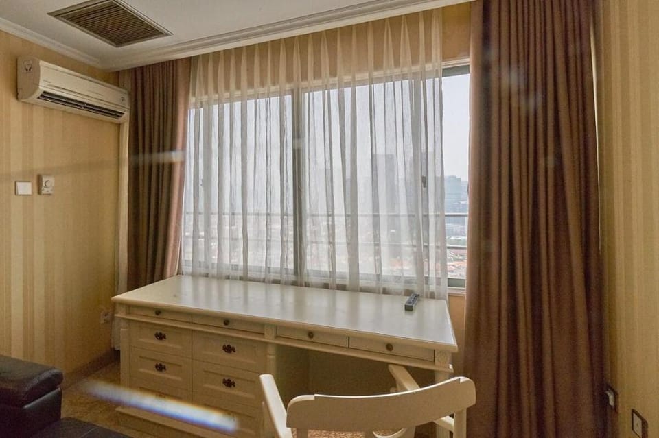 Classic Revival 2+1BR above Mall, 1 King + 1 Queen Apartment in South Jakarta City