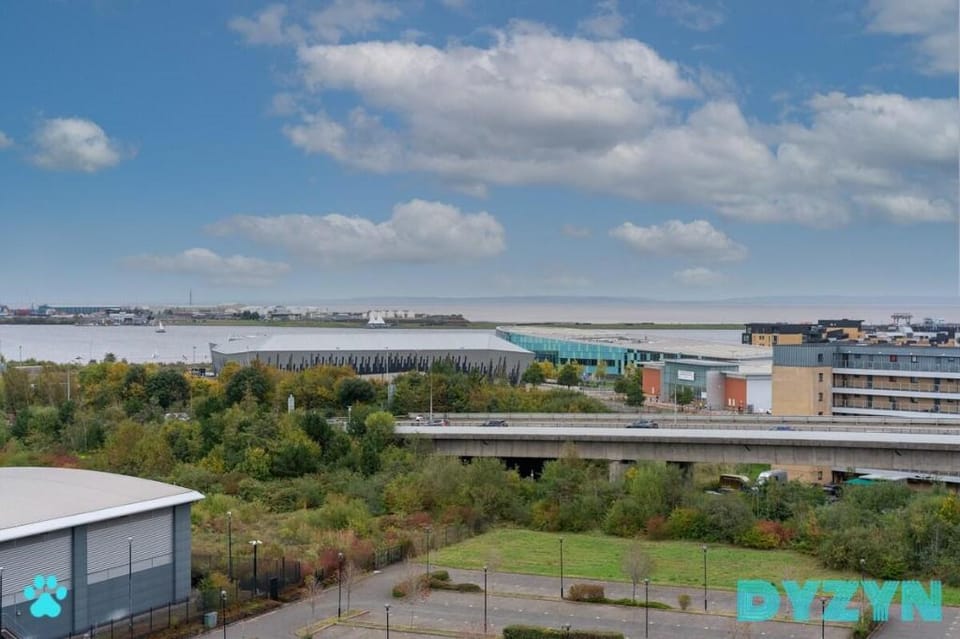 The View - Secure Parking - Security Vacation rental in Cardiff