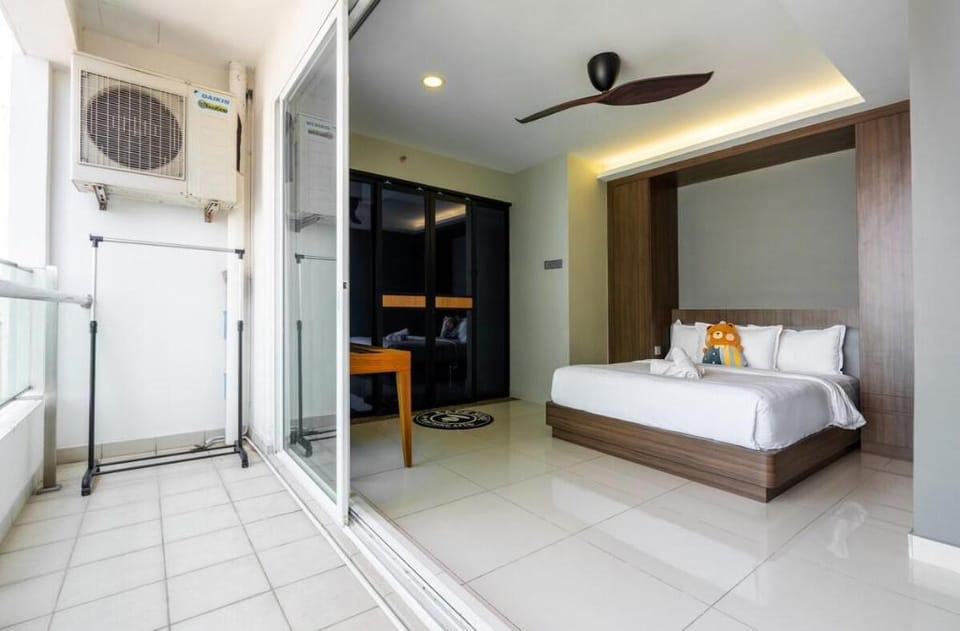 Mansion One Executive Bathtub Apartment in George Town