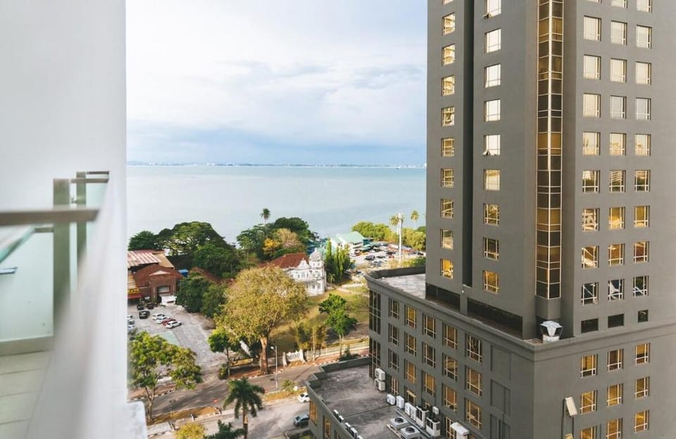 Mansion One Executive Bathtub Apartment in George Town