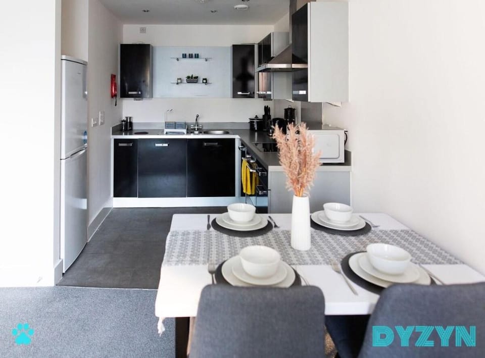 The Courtyard 2 - Pet Allowed - Gym & Pool and Par Vacation rental in Cardiff