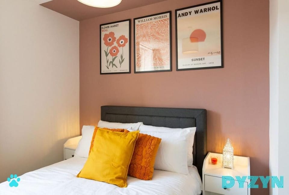 The Courtyard 2 - Pet Allowed - Gym & Pool and Par Vacation rental in Cardiff