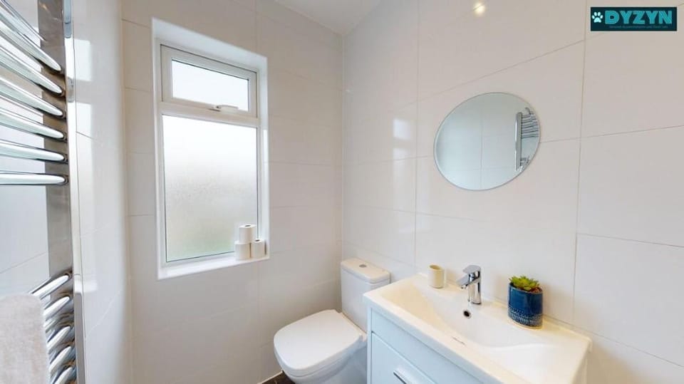 Mathieson House 2- Garden - Pet Friendly - Dyzyn Vacation rental in Newport