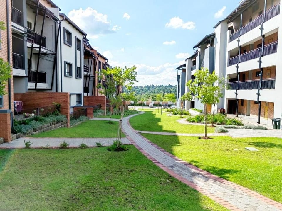 Modern 2 bed at Waterfall Ridge Apartment in Sandton
