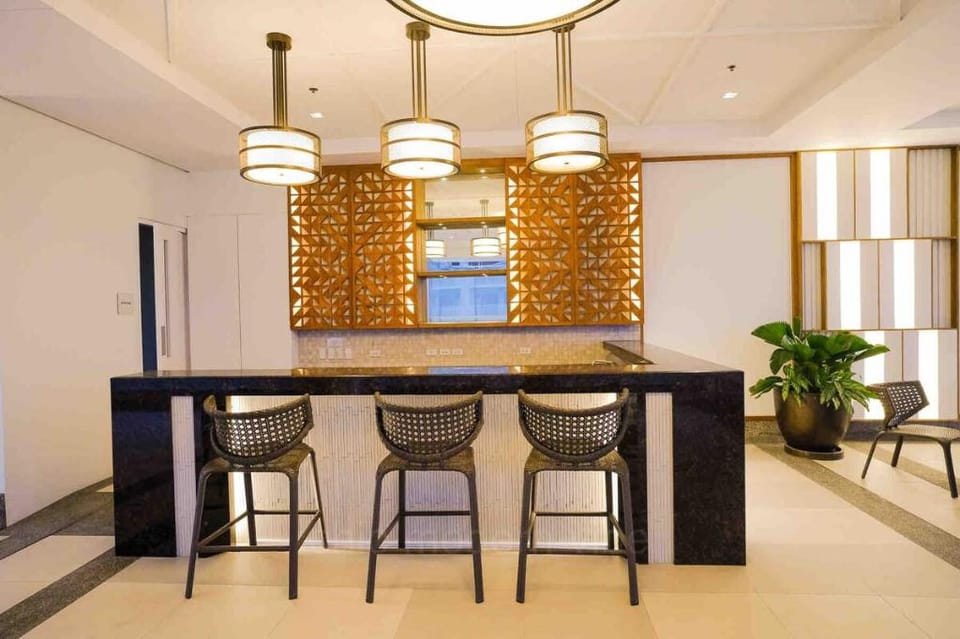 Chic Modern Vibe Condo near BGC, Ortigas & Makati Apartment in Mandaluyong