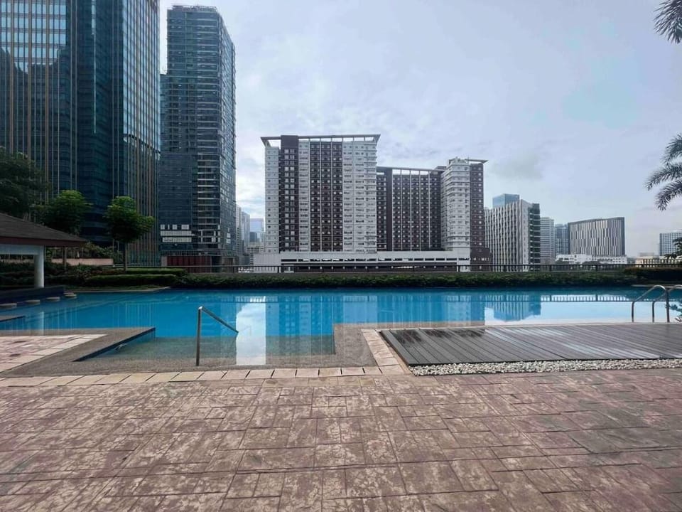 Premium 1Bedroom with Balcony Apartment in Makati