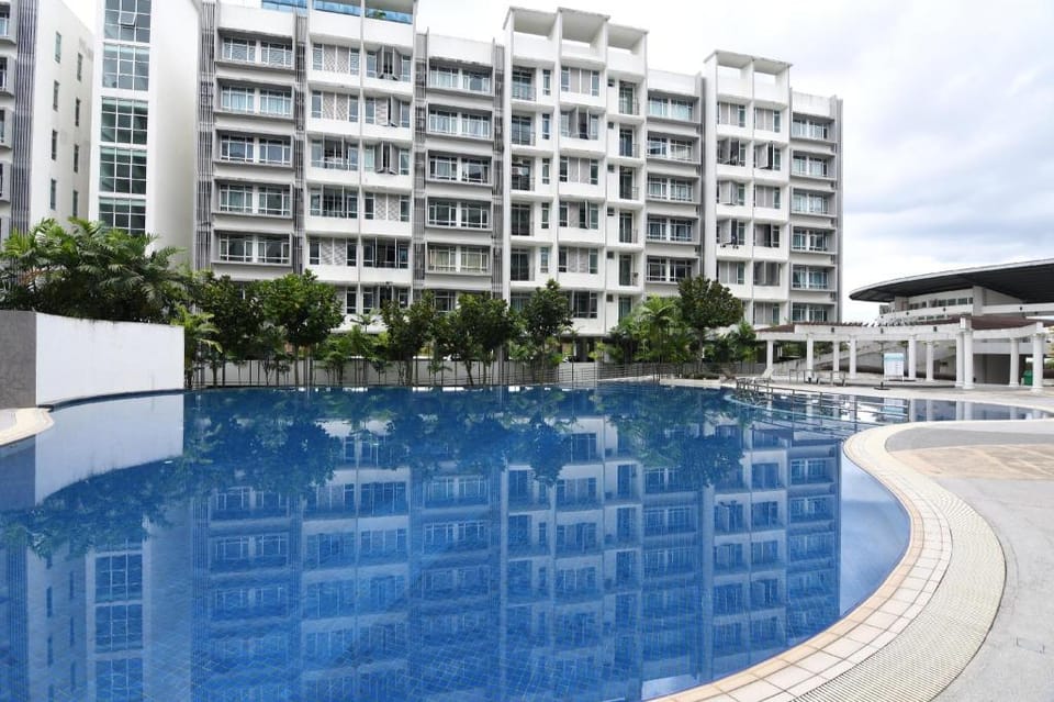 Mount Austin 10 Pax／Free Wi-Fi 500Mbps／Netflix Apartment in Johor Bahru