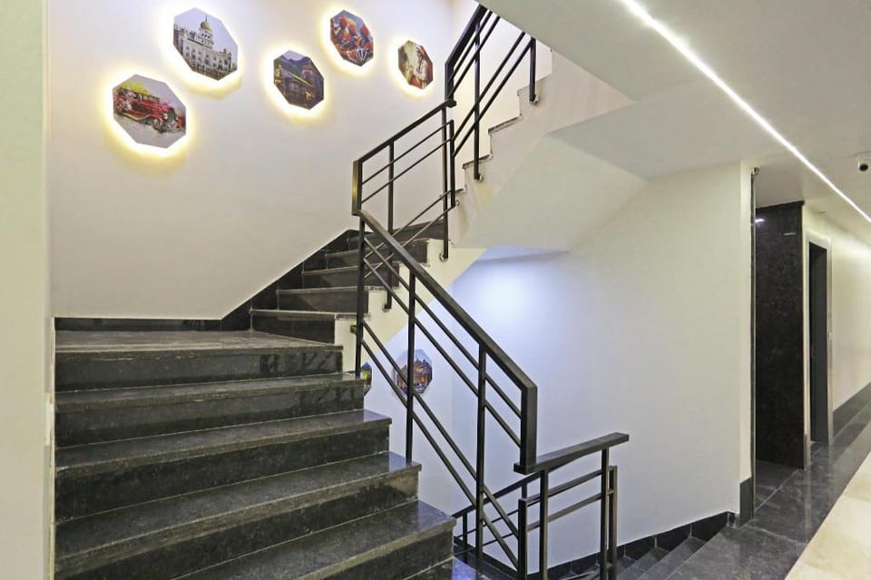 Hotel Apple Tree - Free Airport Transfer Hotel in New Delhi