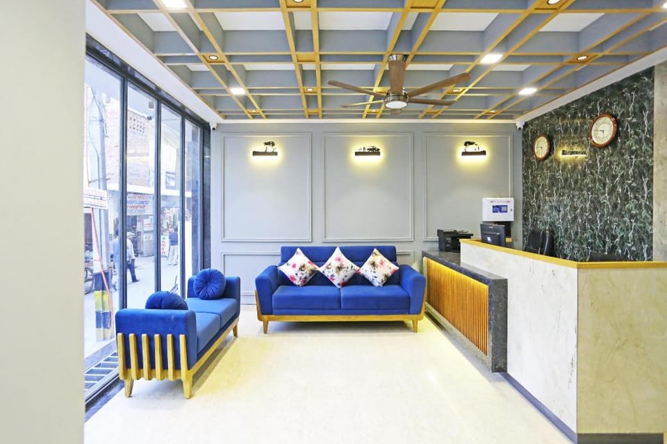 Hotel Apple Tree - Free Airport Transfer Hotel in New Delhi