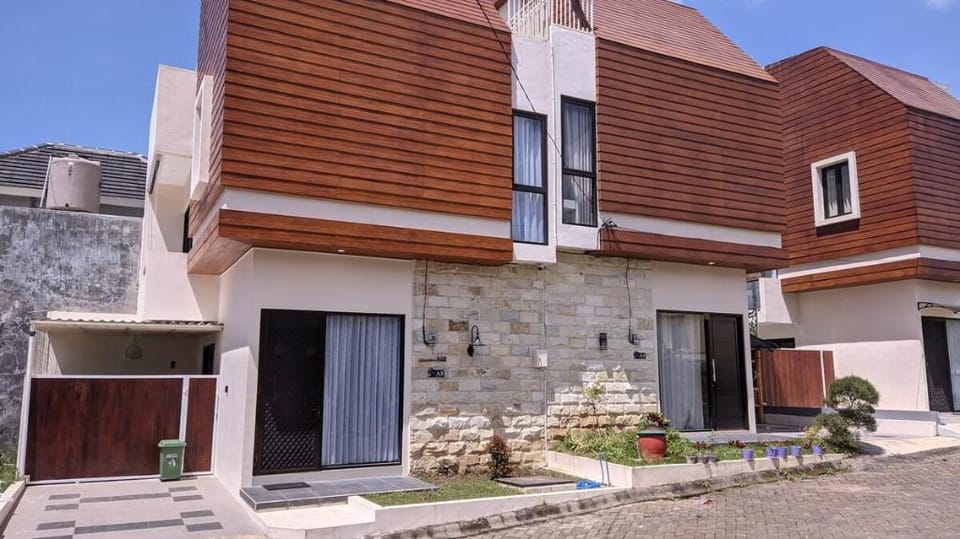 COCO Villa |3BR|Pool-Rooftop-BBQ Vacation rental in Batu