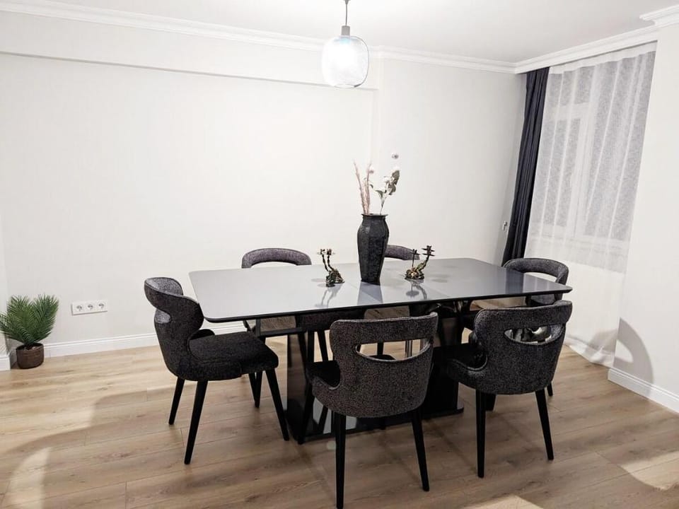 Chic & Large 3-bedroom Flat in Sisli Apartment in Istanbul