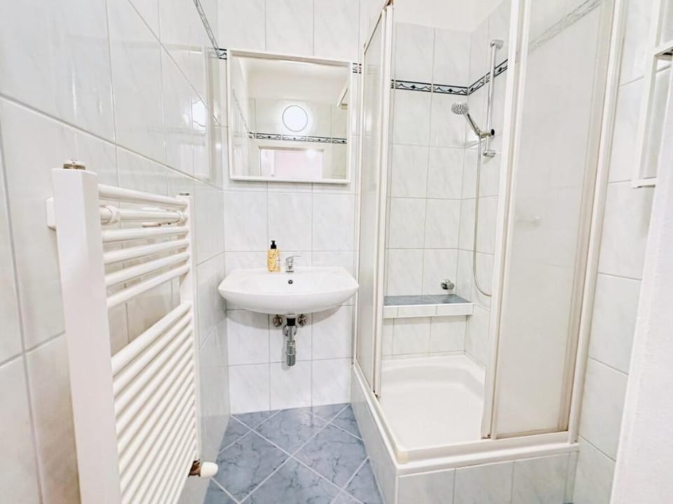 Three Bedrooms Charming Top Near Central Station Apartment in Vienna