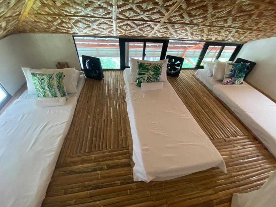 Beach House Economy Fan Room Villa in Central Visayas