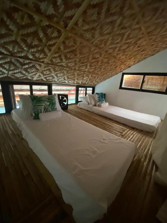 Beach House Economy Fan Room Villa in Central Visayas