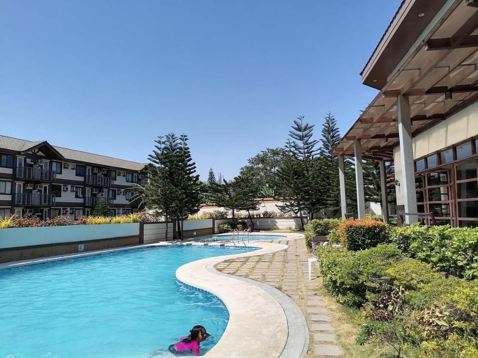 StayPlus Metro Eclectic Glam 1BR Apartment in Muntinlupa