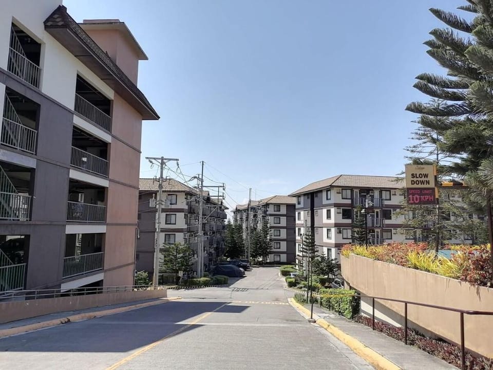 StayPlus Metro Eclectic Glam 1BR Apartment in Muntinlupa