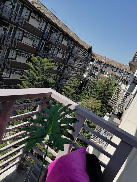 StayPlus Metro Eclectic Glam 1BR Apartment in Muntinlupa