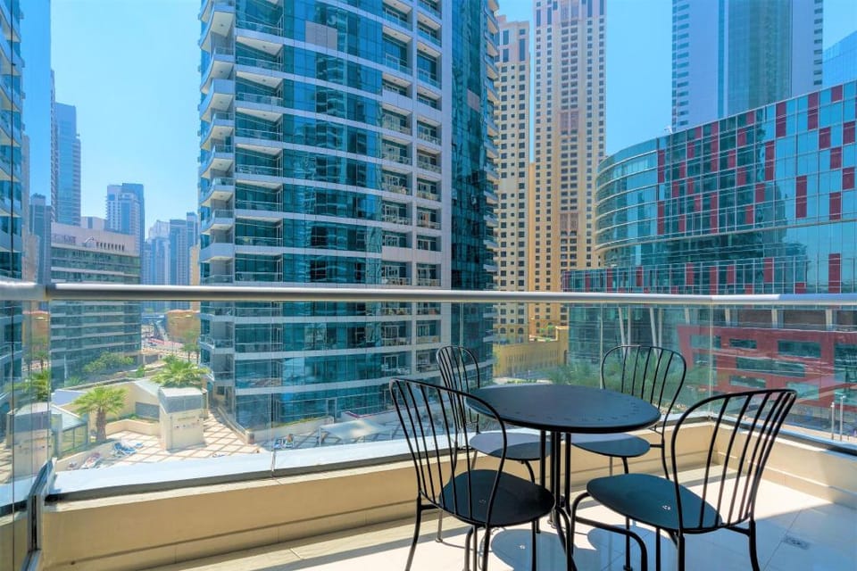 Gorgeous 1B with Balcony in Dubai Marina Apartment in Dubai