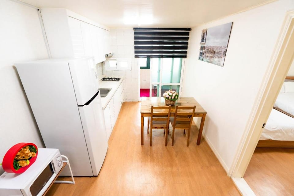 Hongdae 야피하우스 /넓은공간 2 Room. 홍대입구역 (Exit6). 파티가능 Vacation rental in Seoul