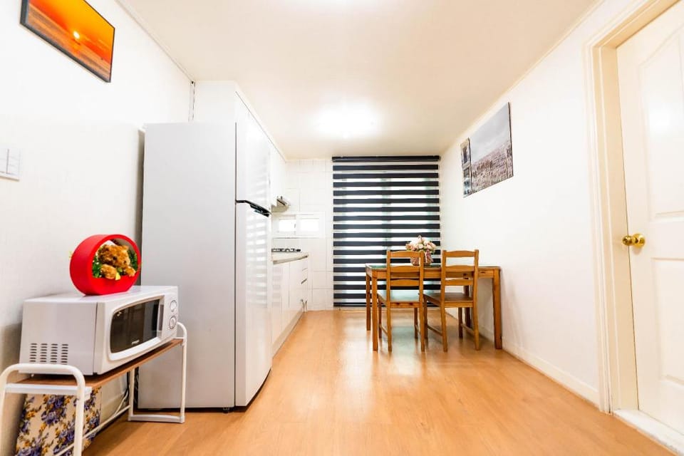 Hongdae 야피하우스 /넓은공간 2 Room. 홍대입구역 (Exit6). 파티가능 Vacation rental in Seoul