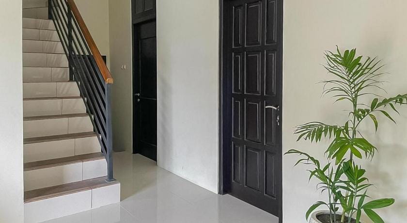 RedDoorz Syariah near Stasiun Madiun 2 Hotel in East Java