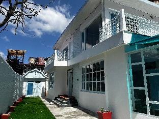 The Warrick Homestay, A Luxe Stay Near Mall Road Vacation rental in Shimla